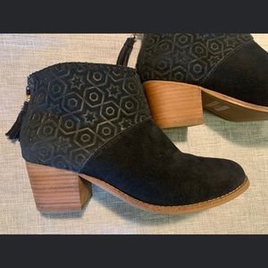 TOMS Anke boots US 7,5 fits better US 7